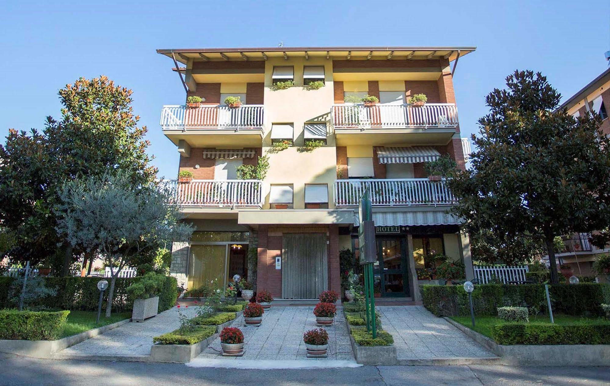 Hotel Vignola Assisi Exterior foto