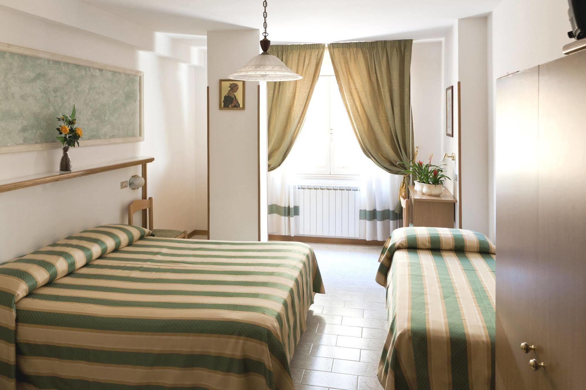 Hotel Vignola Assisi Exterior foto