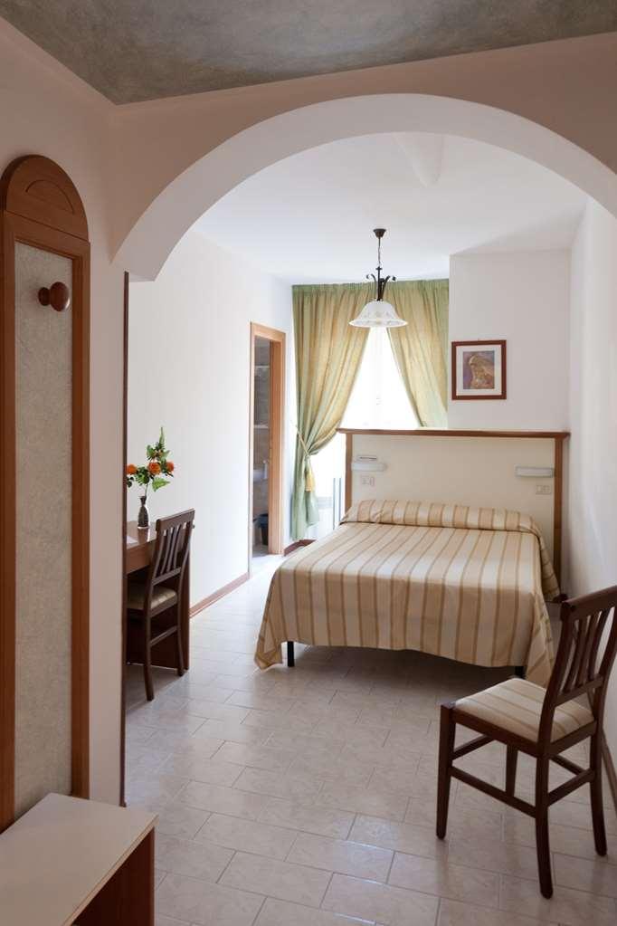 Hotel Vignola Assisi Cameră foto