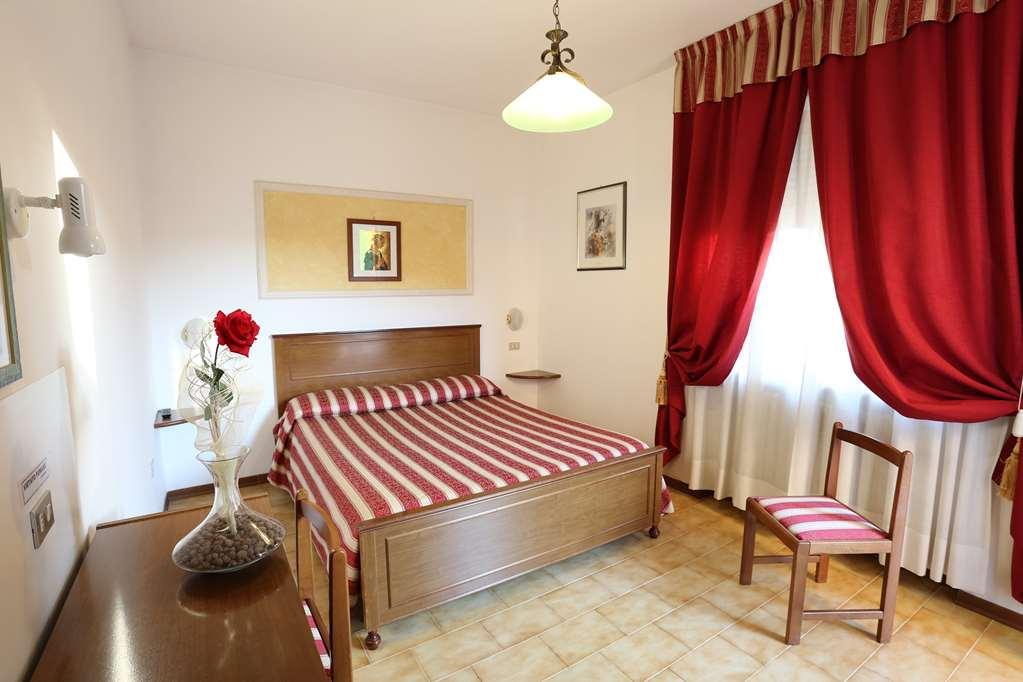 Hotel Vignola Assisi Cameră foto
